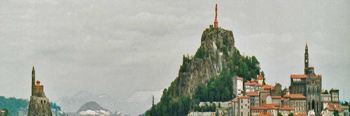 image-monte-escalier-le-puy-en-velay.webp Image Monte escalier Le Puy-en-Velay